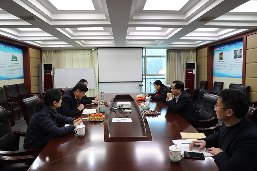 市人大黨組副書(shū)記、副主任施根寶蒞臨公司考察.JPG