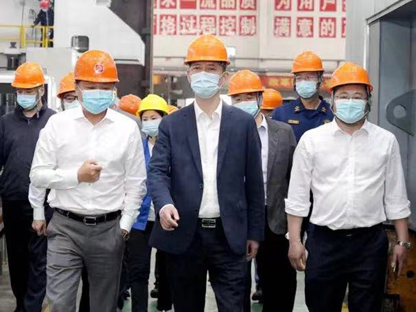 市政府黨組成員、新區黨工委副書(shū)記錢(qián)洪文蒞臨我司考察指導.jpg
